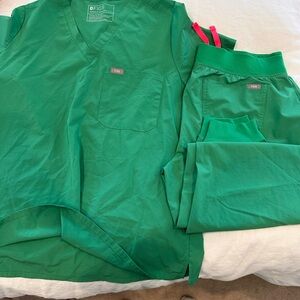 Figs Women's Green Scrub Top and Pants